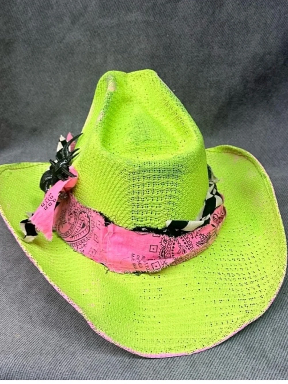 Vintage Cowboy hat w/ spider & cross bright green & pink - Picture 4 of 12